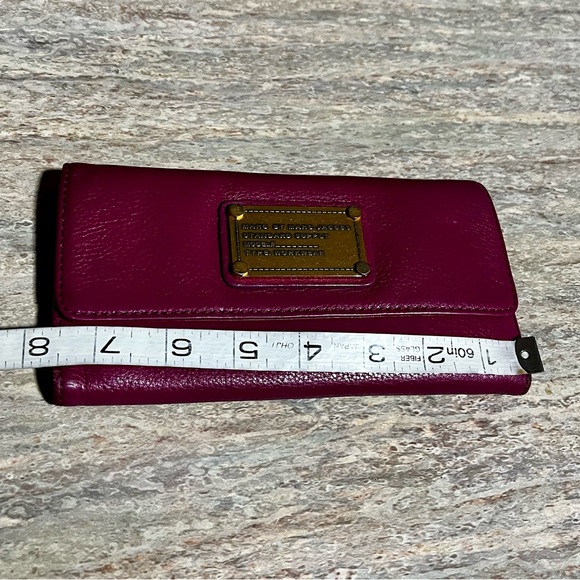 Marc by Marc Jacobs magenta pink pebble grain leather trifold wallet - Picture 16 of 16